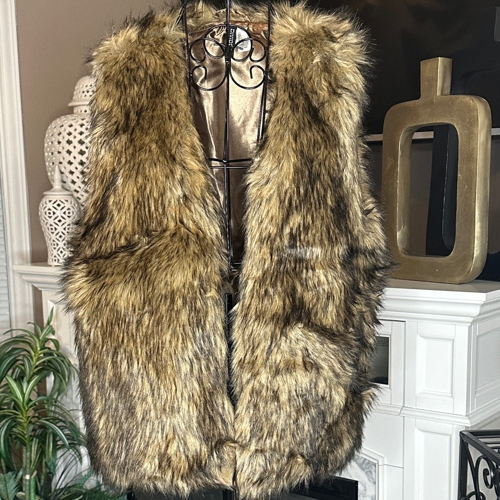 Divided Faux Fur Vest in Brown
